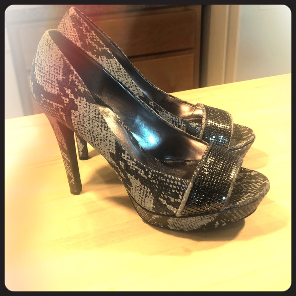 Jessica Simpson’s platform shoes - sz 10